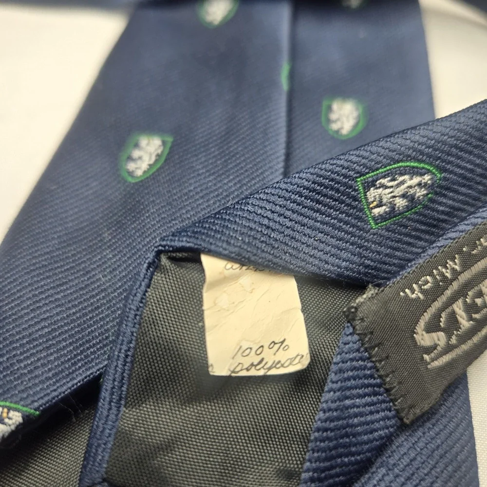 Vintage 80s Resilio Heraldic Lion Crest Navy Tie Handmade Classic Club 56.5 In
